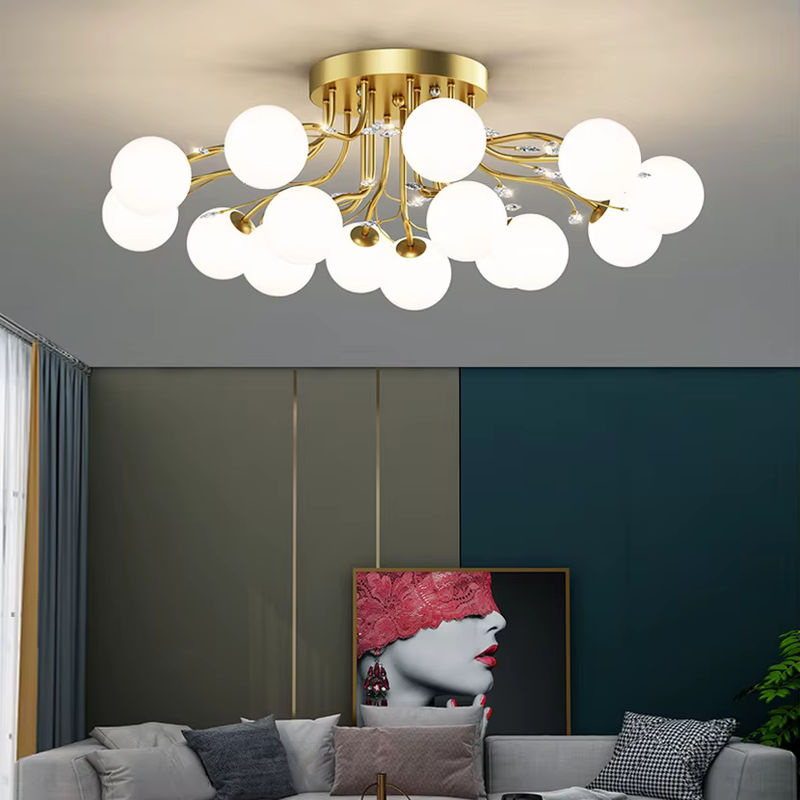 Sandyha LED Kronleuchter in Schwarz und Gold mit transparenten und weißen Glaskugeln sowie Kristallen als Pendelleuchte für dein Wohnzimmer - Bild 2