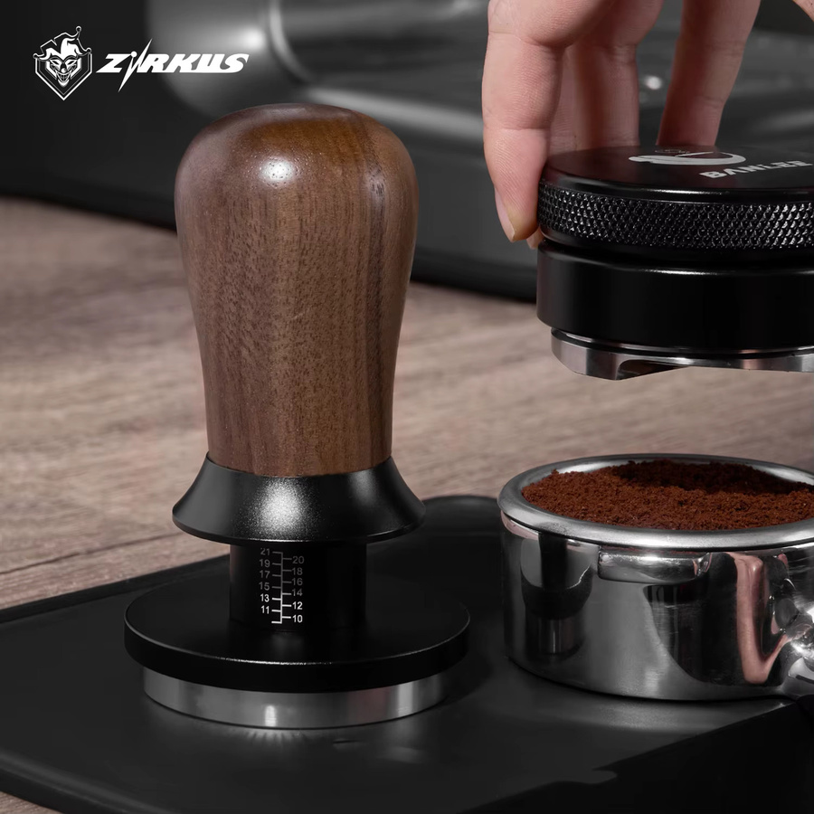 ZIRKUS Espresso Holz-Kaffeestampfer Selbstnivellierender Tamper mit Federmechanismus in Walnuss Braun passend für 51/54/58mm - Bild 3