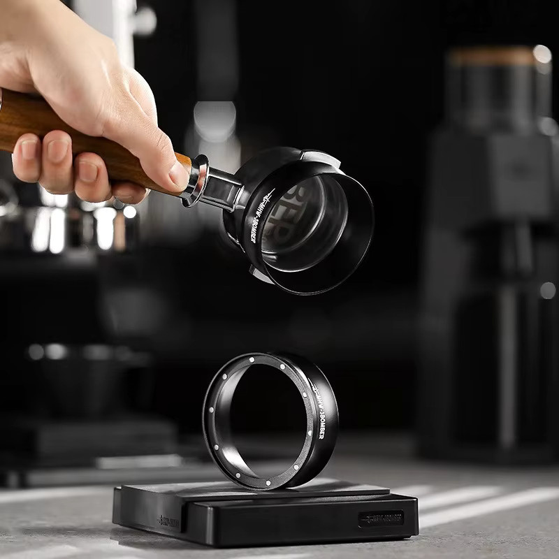 JUSTINLAU Magnetischer Kaffee-Dosiertrichter aus Edelstahl in Schwarz, Espresso-Dosierring für Siebträger, Durchmesser: 58 mm - Bild 4