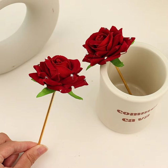 DooMei Haarstäbchen mit roten Rosenblüten und Strasssteinen, Damen - Bild 1