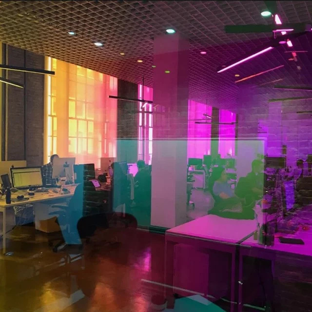 Selbstklebende Chamäleon-Glasfensterfolie von AFDB in Bunt mit Regenbogen-Effekt für Fenster aus Glas oder Kunststoff - Bild 1