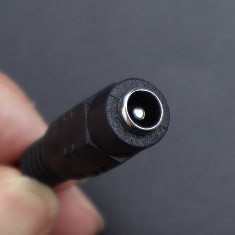 JCD DC Power Splitter Kabel mit 1 bis 8 Wegen, Steckergröße 5,5 x 2,1 mm, Farbe Schwarz, für LED Streifen und CCTV Kameras - Bild 1