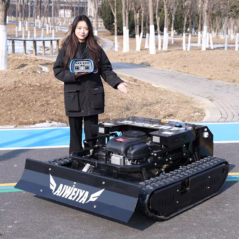 TONGZHONG AWY-900 All-Terrain Ferngesteuerter Rasenmäher mit 180mm Kettenantrieb in Schwarz - Bild 2