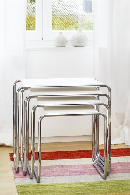 Thonet B 9 Beistelltisch aus Stahlrohr in Weiß - Bild 1