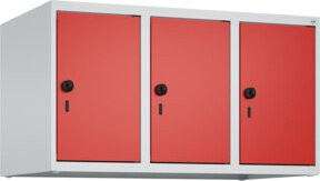 C+P Aufsatzschrank 7035/3020 mit 3 Abteilen und Sicherheits-Drehriegel, Farbe: Lichtgrau und Verkehrsrot, B/T/H: 50 x 90 x 50 cm - Bild 1