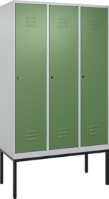 C+P Spind Classic PLUS Garderobenschrank mit 3 Abteilen, Stahlkonstruktion, Zylinderschloss und 4 Garderobenhaken, H x B x T: 212 x 120 x 50 cm - Bild 1