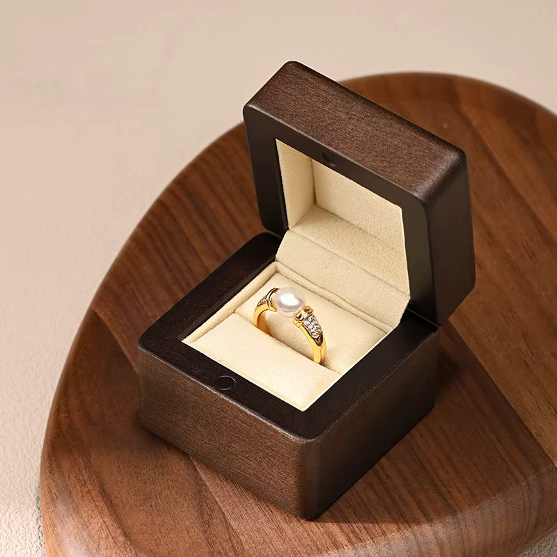 WoodTen Holzring Schmuck-Aufbewahrungsbox in Braun und Grau als Organizer für Verlobung, Hochzeit und Jahrestag - Bild 3