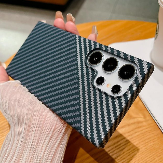 Stoßfeste Samsung Handyhülle mit Carbonfaser-Textur und ultradünner Hartschale für Galaxy S25 Ultra, S24 Ultra, S23 Plus, S22 und Note 20 in Schwarz, Blau, Lila und Grau - Bild 1