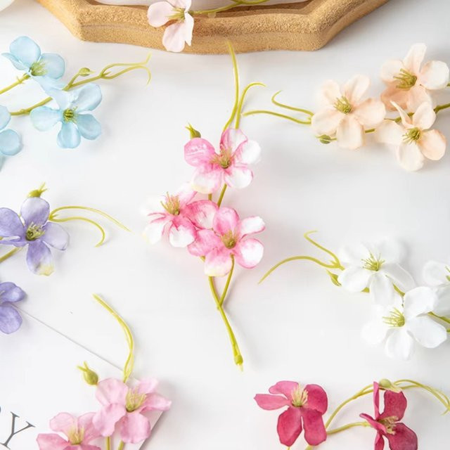 30 oder 50 Stück künstliche Pflaumenblüten aus Seide in Blau und Multicolour für deine Dekoration, Hochzeiten oder DIY-Geschenke - Bild 1