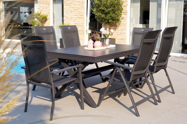 Hartman Xanadu Alice Garten-Essgruppe aus Aluminium mit Glaskeramik-Tisch, 2 Stapelsesseln und 4 Klappstühlen in Anthrazit und Schwarz - Bild 1