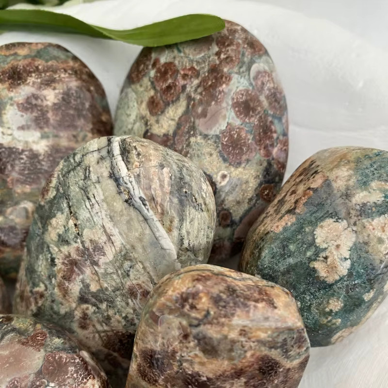 CrystalHola Natürlicher grüner Sakura-Palmenstein mit Kirschblütenmuster als Boho-Heimdekoration - Bild 4