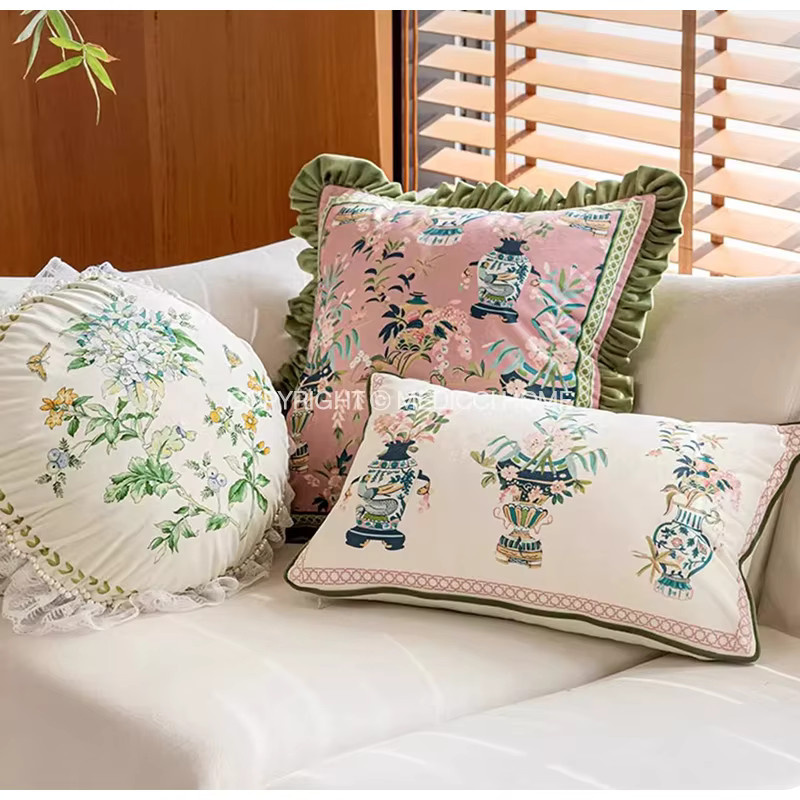 Medicci Home Dekorativer Kissenbezug Art Of Flower Arrangement aus Samt mit floralem Design und Rüschen im Euro Sham Stil - Bild 3