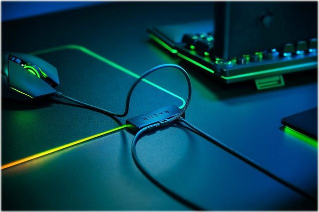 Razer Firefly V2 Gaming-Mauspad mit RGB-Beleuchtung in Schwarz - Bild 3
