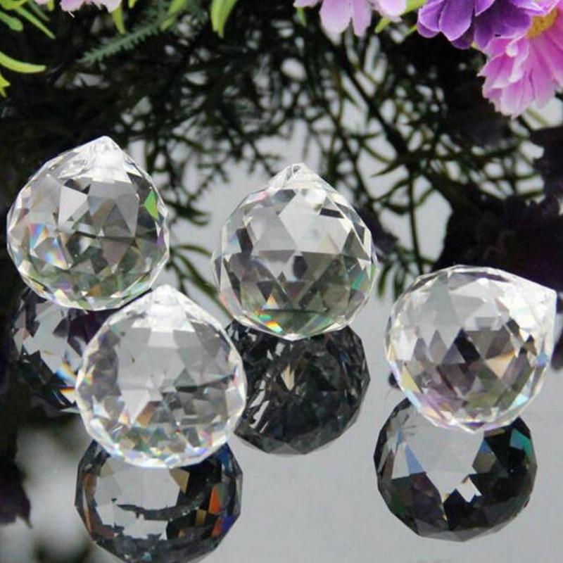Facettierter Feng Shui Kristall Sonnenfänger aus K9 Kristall in klar und transparent als hängende Kugel mit 50mm Durchmesser - Bild 4