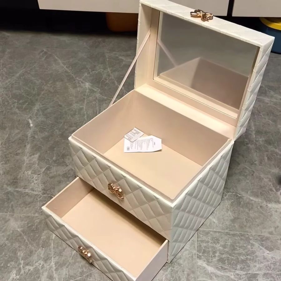 Flower Knows Make-up-Etui aus Leder in Weiß, limitierte Weihnachts-Edition als Schmuckschatulle und Kosmetiketui - Bild 1