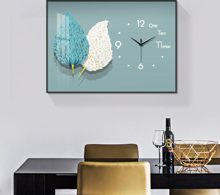 Moderne abstrakte Wanduhr aus Metall in Blau mit Quarzwerk und rechteckigem Design für dein Wohnzimmer oder Schlafzimmer - Bild 1