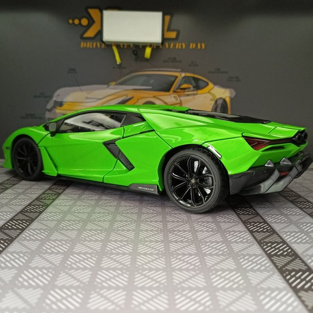 Lamborghini Revuelto Supersportwagenmodell, 1:18, Metall, Grün - Bild 1