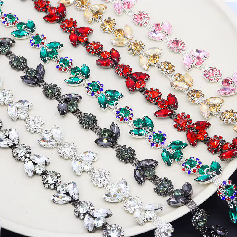 Glitzerndes Strass-Diamant-Kristallband aus Glas in Silber und Multicolour für Kleidung sowie Hochzeits- und Partydekoration, Länge: 1 Yard - Bild 3
