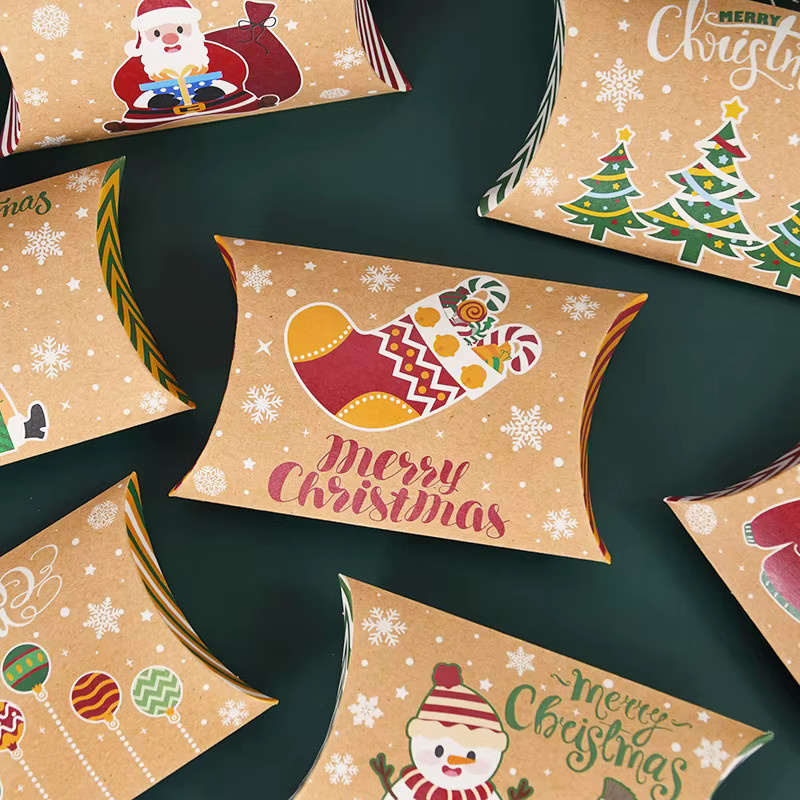 10er Set Weihnachtliche Kissenförmige Süßigkeitenboxen aus Kraftpapier mit Weihnachtsmann und Tannenbaum Motiv in Mehrfarbig für Kinder Geschenke und Dekoration - Bild 2