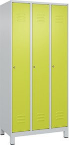 C+P Spind Classic PLUS Garderobenschrank mit 3 Abteilen, Füße, Zylinderschloss, 4 Garderobenhaken und mittiger Trennwand, H x B x T: 195 x 90 x 50 cm - Bild 1