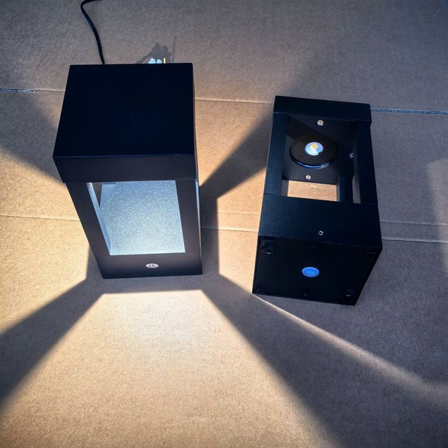SNYKA Quadratische LED-Säulenleuchte in Schwarz, 15 W Außenpoller für Garten und Landschaftsbeleuchtung, Warmweiß - Bild 1