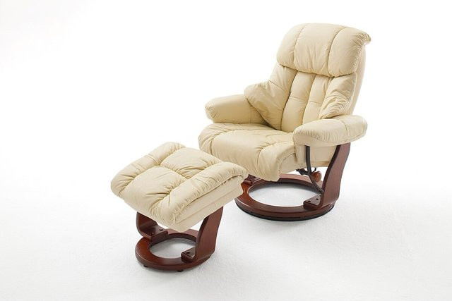 iNNoSeat by MCA CALGARY Relaxer mit Hocker aus Rindsleder und Massivholz in Creme und Walnuss - Bild 1