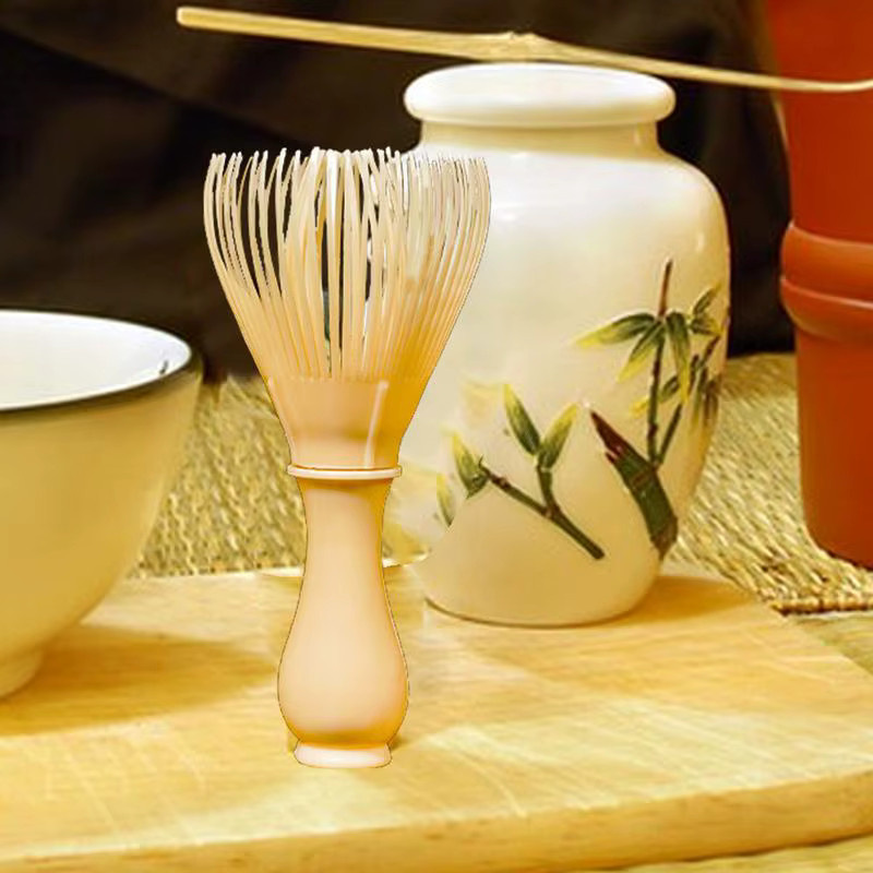Traditioneller japanischer Matcha-Mixer Chasen in Beige für Matcha Latte und Teezubereitung - Bild 4