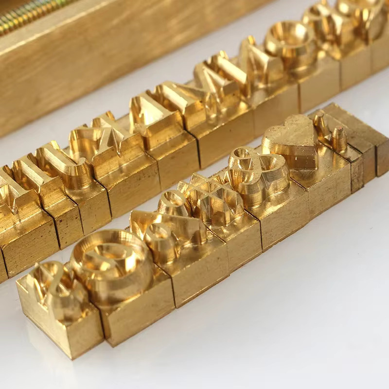 Heißprägestempel aus Kupfer mit englischen Zahlen in Gold für Lederprägung, Branding und DIY-Projekte - Bild 2