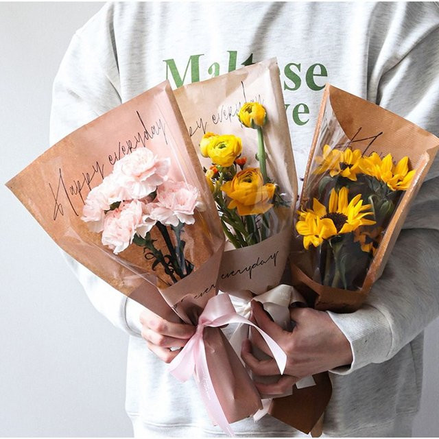 Wasserdichte Plastiktüten als Verpackungshülle für Rosensträuße und einzelne Blumen in Mehrfarbig für Valentinstag - Bild 1