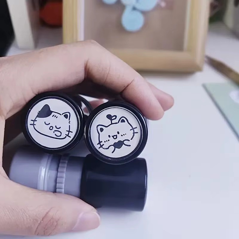 Selbststempelkissen mit schwarzem Kätzchen Motiv für DIY Scrapbooking und Tagebuchgestaltung in Schwarz - Bild 5