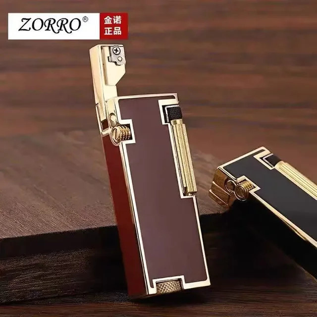 Zorro 666 Kerosin Feuerzeug aus Kunstharz und Metall in Schwarz-Rot mit Push-Ejection und Windschutz - Bild 1