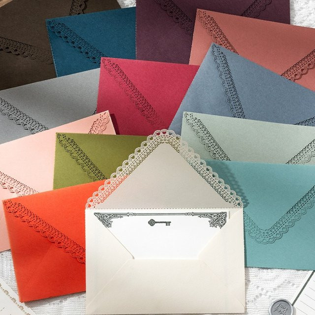 10 Stück selbstklebende Briefumschläge aus Papier in Beige für Hochzeitseinladungen und handgeschriebene Briefe - Bild 1