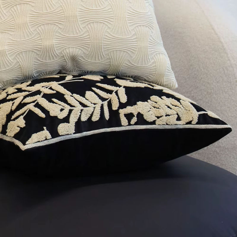 Dekorativer Kissenbezug CANIRICA mit Blumenstickerei in Schwarz, nordischer Stil, B/T/H: 45 x 45 x 45 cm - Bild 4