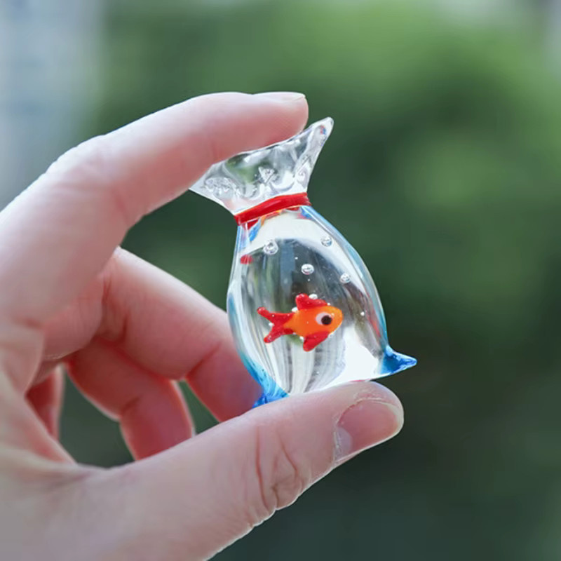 Handgefertigte Glas-Fisch-Figur von TPXCKz als dekoratives Mini-Desktop-Ornament für dein Zuhause oder dein Büro - Bild 5