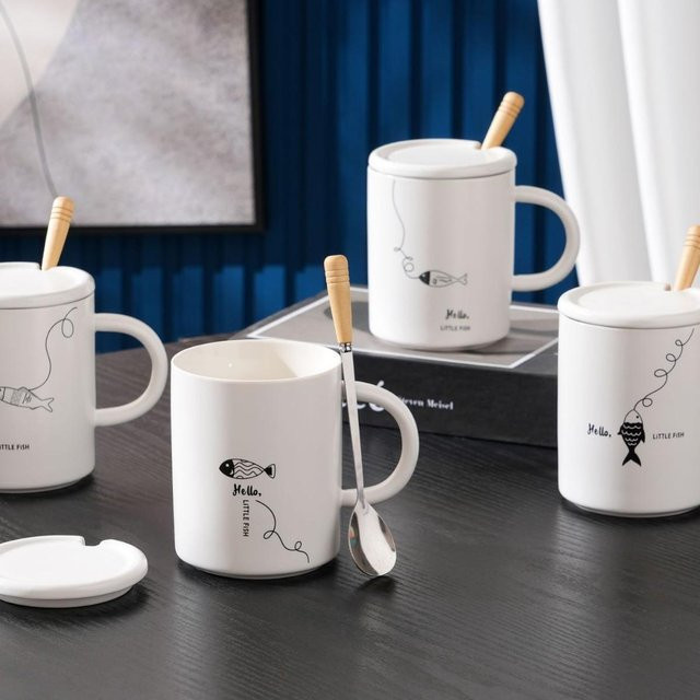 Niedliche Keramiktasse mit Fisch-Motiv, Deckel und Löffel von Yiran Furniture, Grau/Weiß, 450 ml - Bild 1