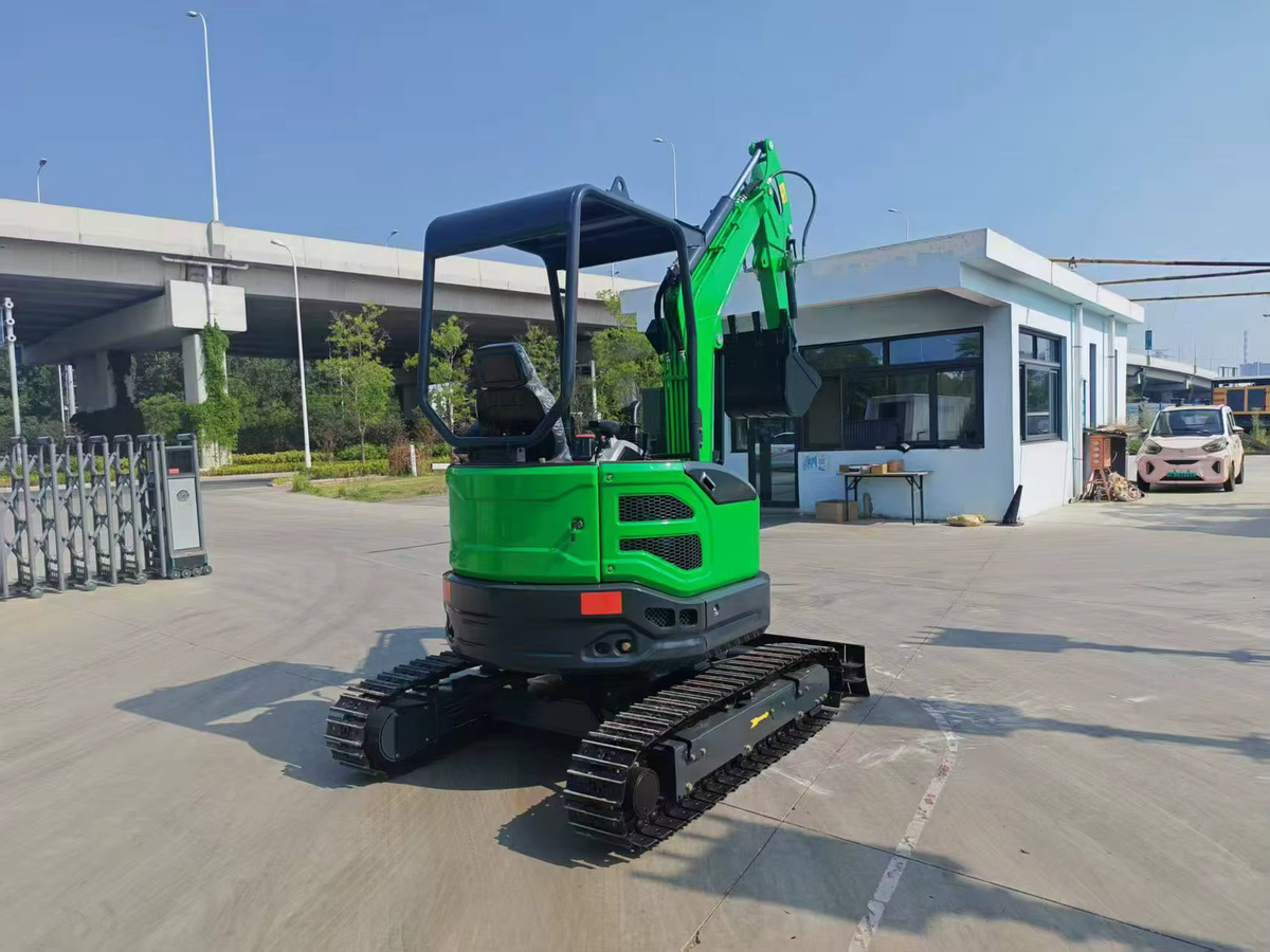DCNB Mini-Bagger 2,5 Tonnen mit Yanmar Motor in Grün - Bild 2