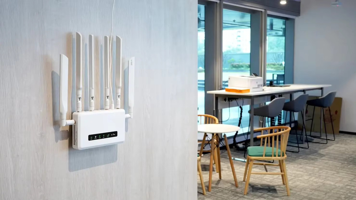 GL.iNet GL-X3000 Spitz AX 5G AX3000 Gateway-Router mit Wi-Fi 6, Dual-SIM, Multi-WAN und abnehmbaren Antennen in Weiß - Bild 4