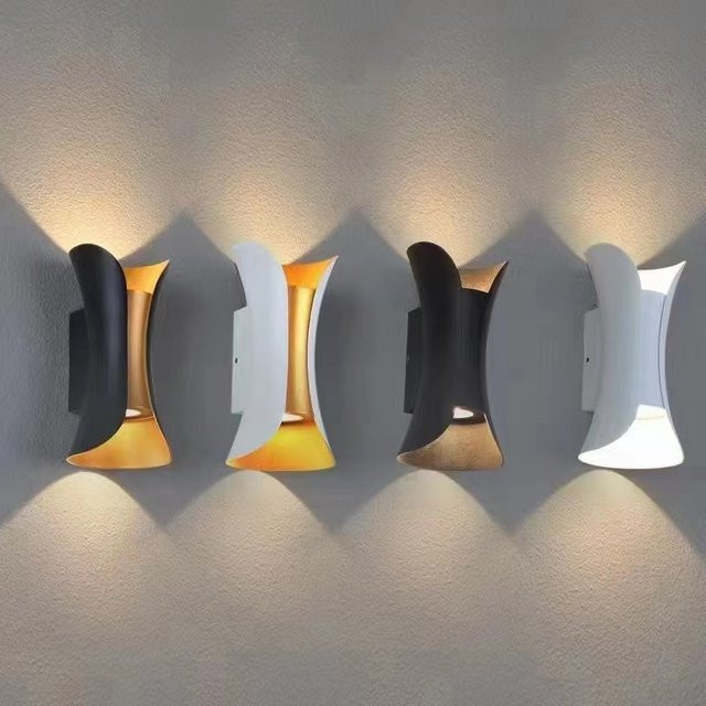 Evelobin LED Wandleuchte IP65 Wasserdicht, Verstellbare Up-Down Außen- und Innenlampe aus Metall, Schwarz, 12W - Bild 1