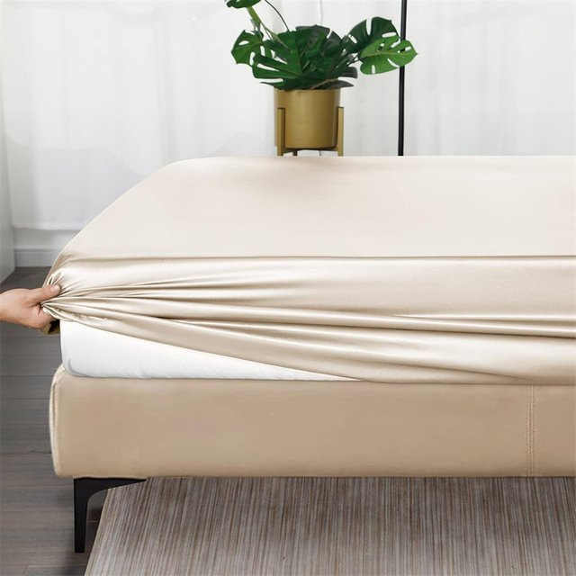 Dreamreal Spannbettlaken aus reiner Maulbeerseide mit Elastikbändern, 23 Momme, Blau oder Beige, B/T/H: 150 x 190 x 30 cm - Bild 1