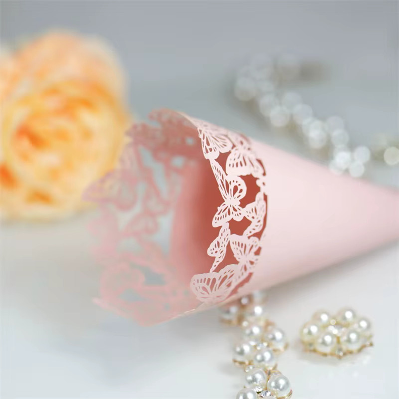 Papierkegel mit Schmetterlings- und Spitzen-Design in Pink und Weiß für Hochzeiten, Valentinstag und als Konfetti- oder Blumenverpackung - Bild 5