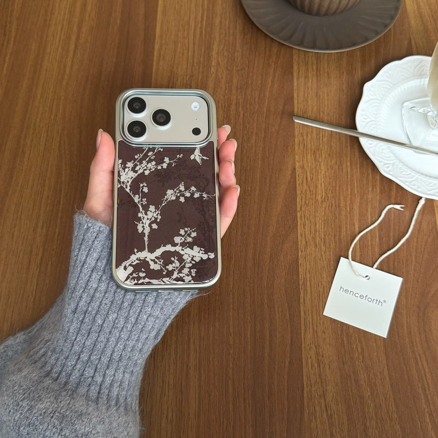 Elegante iPhone Telefonhülle mit Pflaumenblüten-Design in Burgunder und Multicolour für iPhone 17, 16, 15, 14, 13 Pro Max - Bild 5