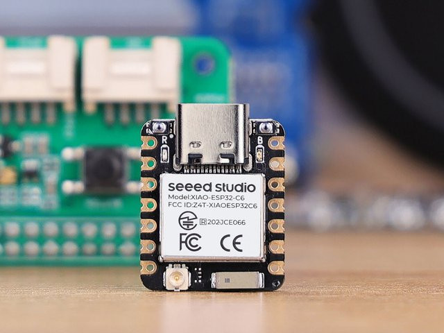 Seeed Studio XIAO ESP32C6 Entwicklungsboard mit On-Board-Antenne, Wi-Fi 6, BLE 5 und Zigbee in Schwarz - Bild 1