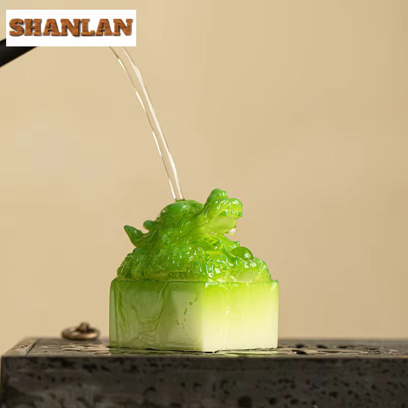 Orientalisches Drachen-Siegel aus Kunstharz in Imperial Jade Grün als dekoratives Tee-Zubehör - Bild 4