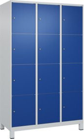 C+P Schließfachschrank Classic PLUS mit 3 Abteilen und Füßen, Farbe Grau und Enzianblau, B/T/H: 120 x 50 x 195 cm - Bild 1