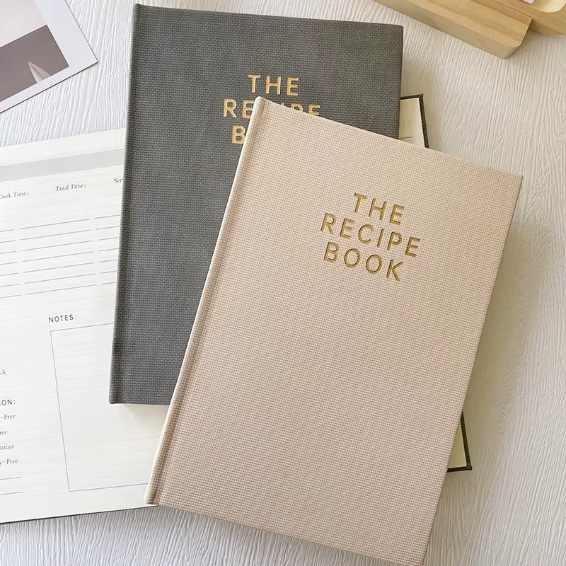 2026 A5 Kitchen Companion Rezeptentwicklungs-Notizbuch mit Speisekammer-Inventar und Essensplanern in Pink mit Hardcover - Bild 3