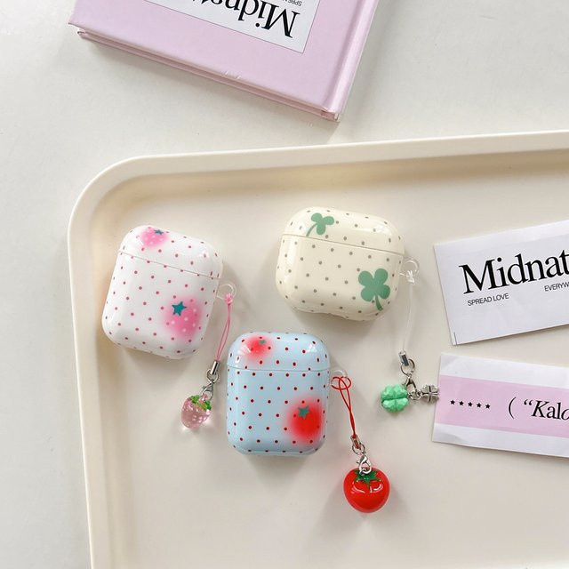 Wave Point Kopfhörerhülle für AirPods 1, 2, 3, 4 und Pro 2 mit Erdbeertomaten- und Kleeblatt-Design in Bunt und Weiß - Bild 1