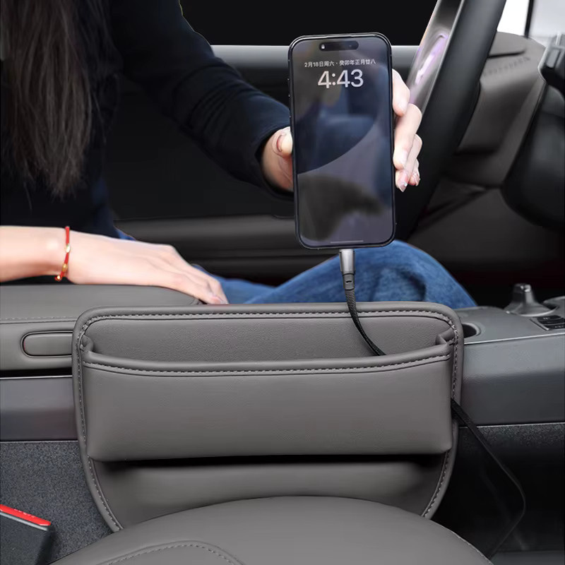 Auto-Aufbewahrungsbox aus Leder für den Sitzlückenbereich mit Taschen für Schlüssel, Karten, Becher und Handy als Organizer für deinen Innenraum - Bild 2
