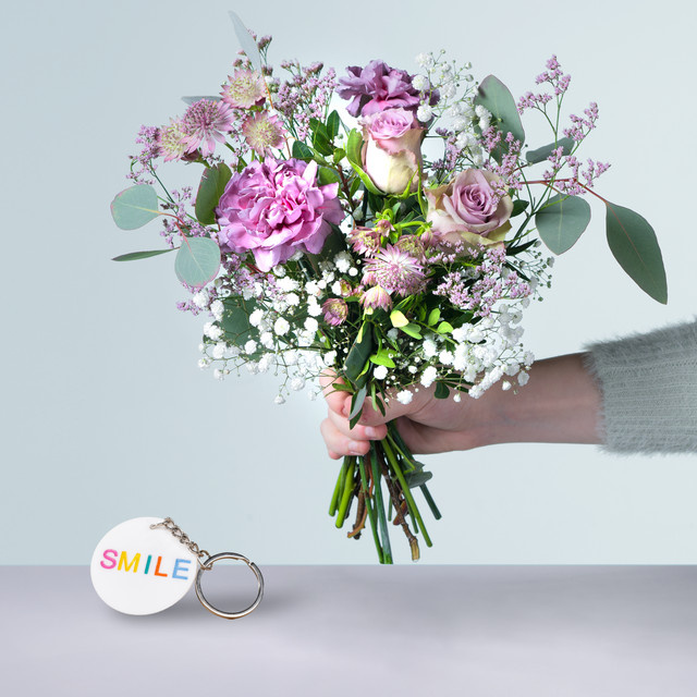 BLUME2000 Blumenpost mit Anhänger Smile Bouquet Winter multicolour - Bild 1