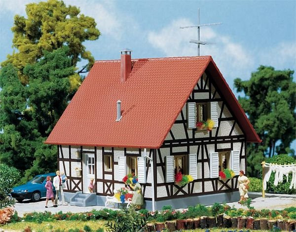 Faller Einfamilienhaus mit Fachwerk, 1:87 (Spur H0) - Bild 1
