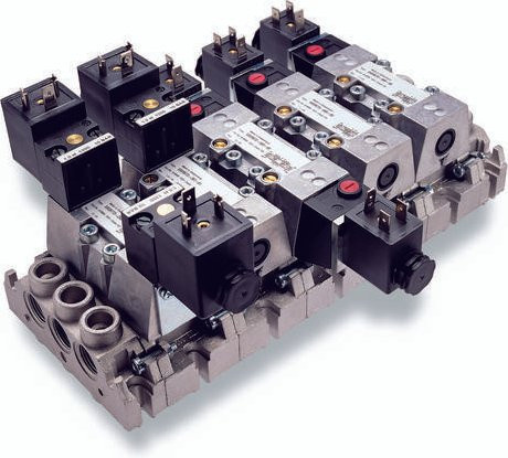 IMI Norgren Wegeventil SXE9575-Z70-81-33N in Schwarz, Druckbereich 2 bis 16 bar - Bild 1